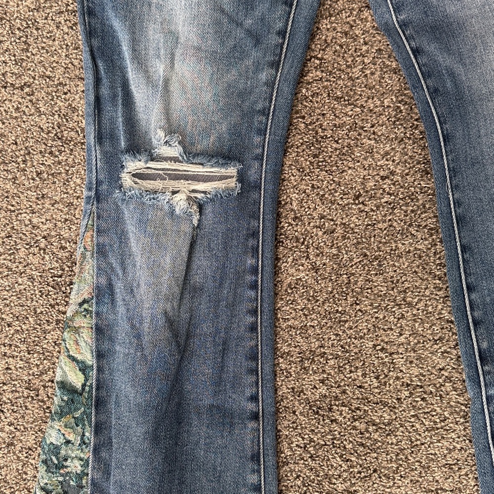 Vervet Floral Flare Blue Jeans - Picture 4 of 7